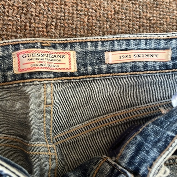 Guess 1981 Skinny Jean with patches - Picture 3 of 11
